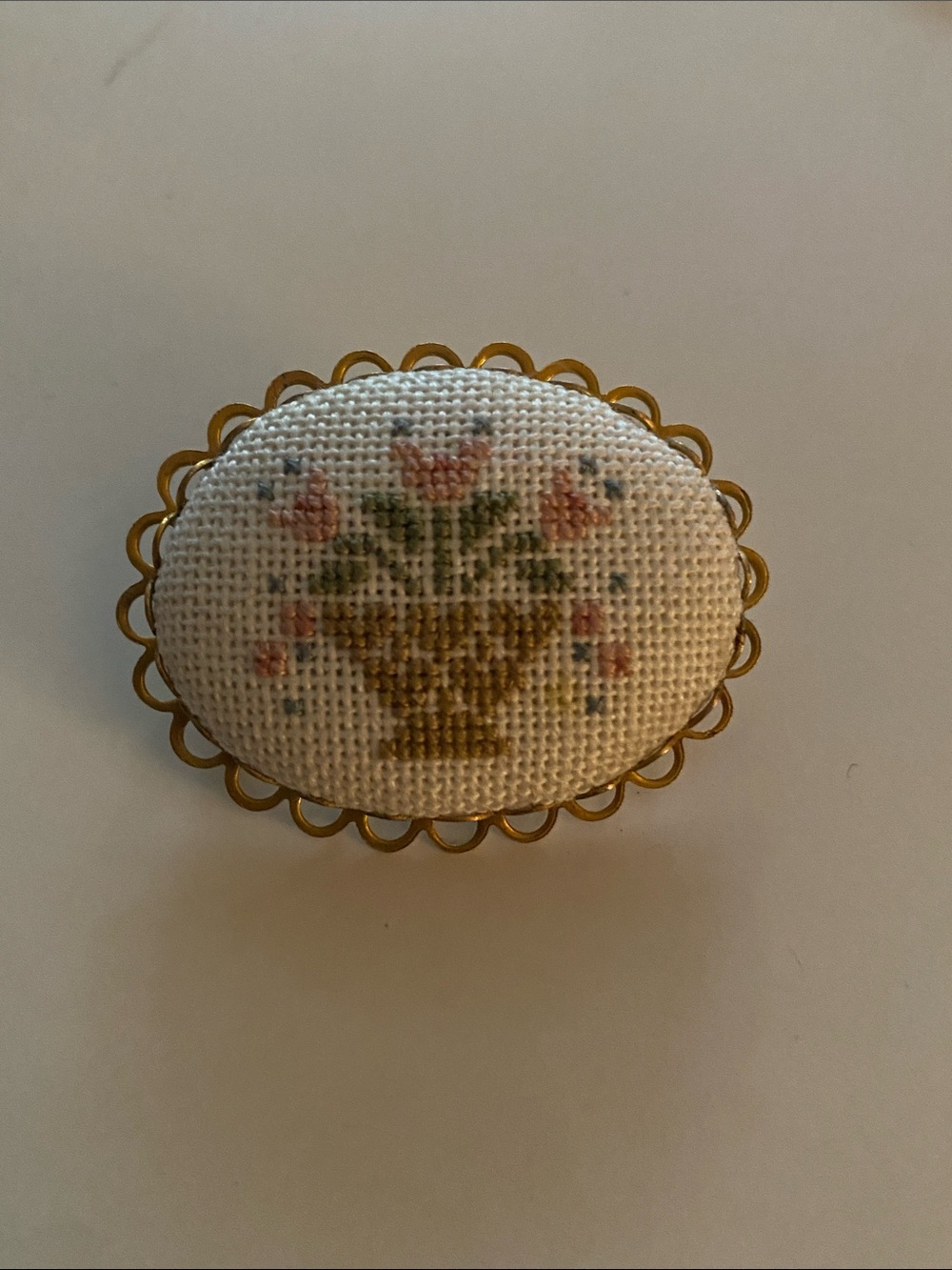 Vintage Floral Needlepoint Brooch in White and Gold Tone!